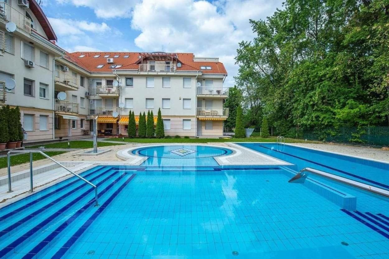 Oazis Wellness Apartman2 Хайдусобосло Экстерьер фото