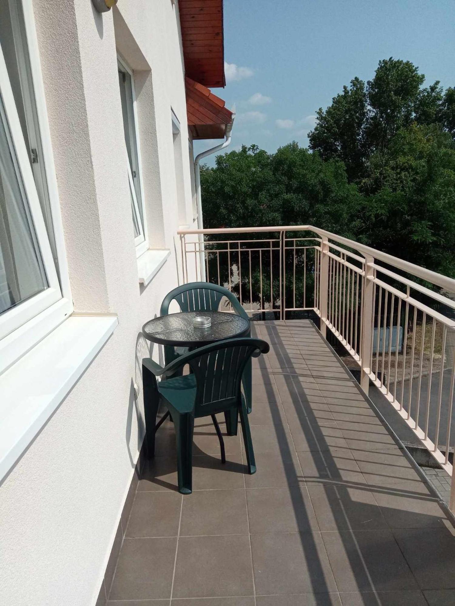 Oazis Wellness Apartman2 Хайдусобосло Экстерьер фото