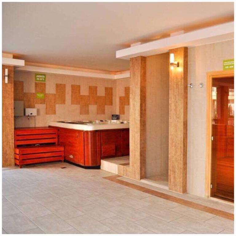 Oazis Wellness Apartman2 Хайдусобосло Экстерьер фото